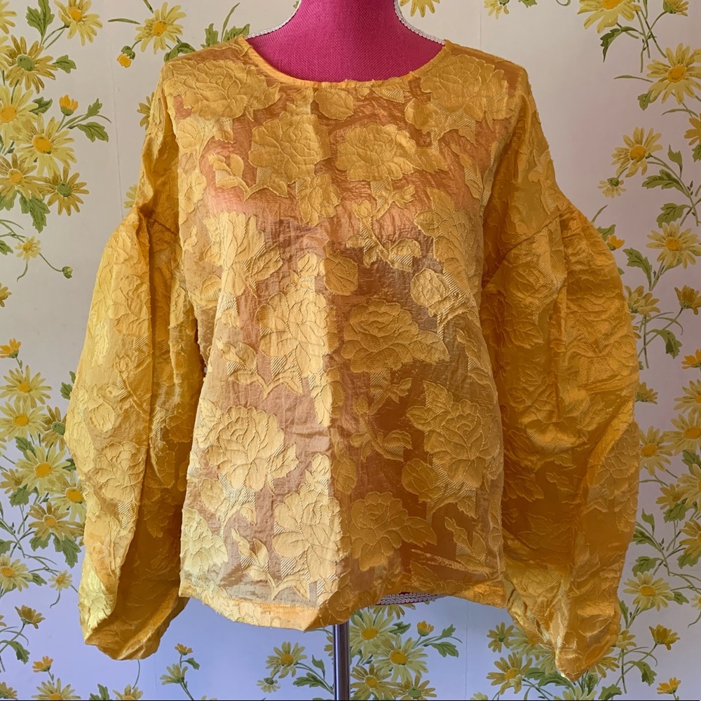 NWT Ina dramatic sleeve yellow top size L